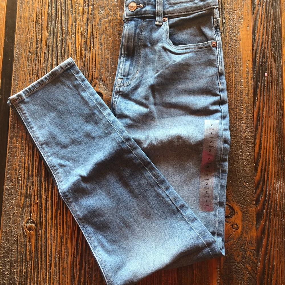 American eagle high rise mom jean brand new with tags 2L